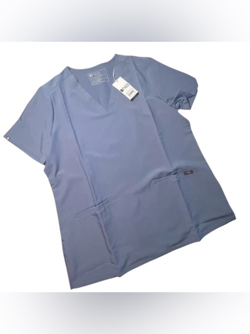 💙🩶FIGS Casma Three-Pocket Scrub Top. Size-Medium. Color- Vapor Blue. NWT.
